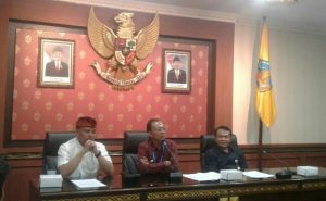 Busana dan bahasa bali